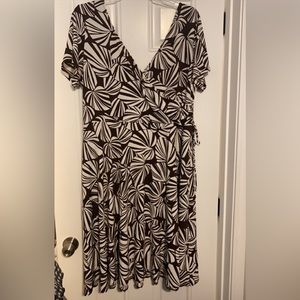 London Times Woman dress. Brown/beige. Size 20W.